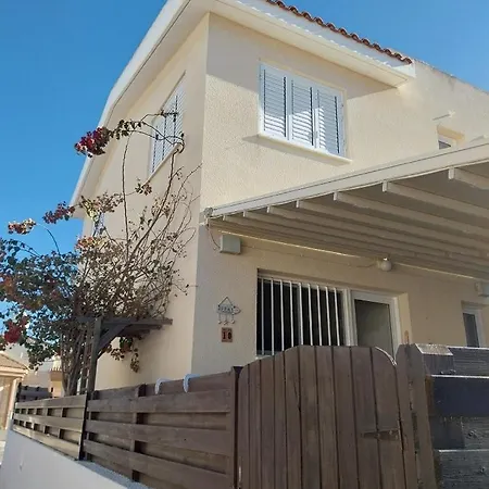 Villa Poppy Paralimni Exterior photo