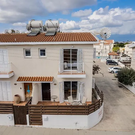 Villa Poppy Paralimni Exterior photo