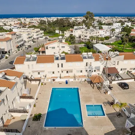 Villa Poppy Paralimni Exterior photo